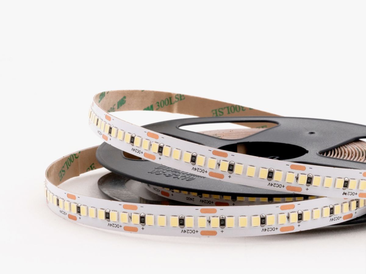 Светодиодная лента LEDS POWER 2835 240/м (18Вт/м) 24В холодная 006574