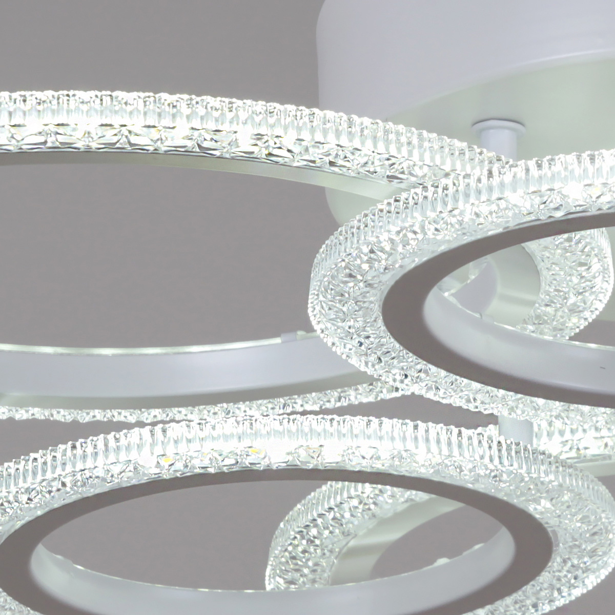 Потолочная люстра Reluce 08429-0.3-3+3A WH