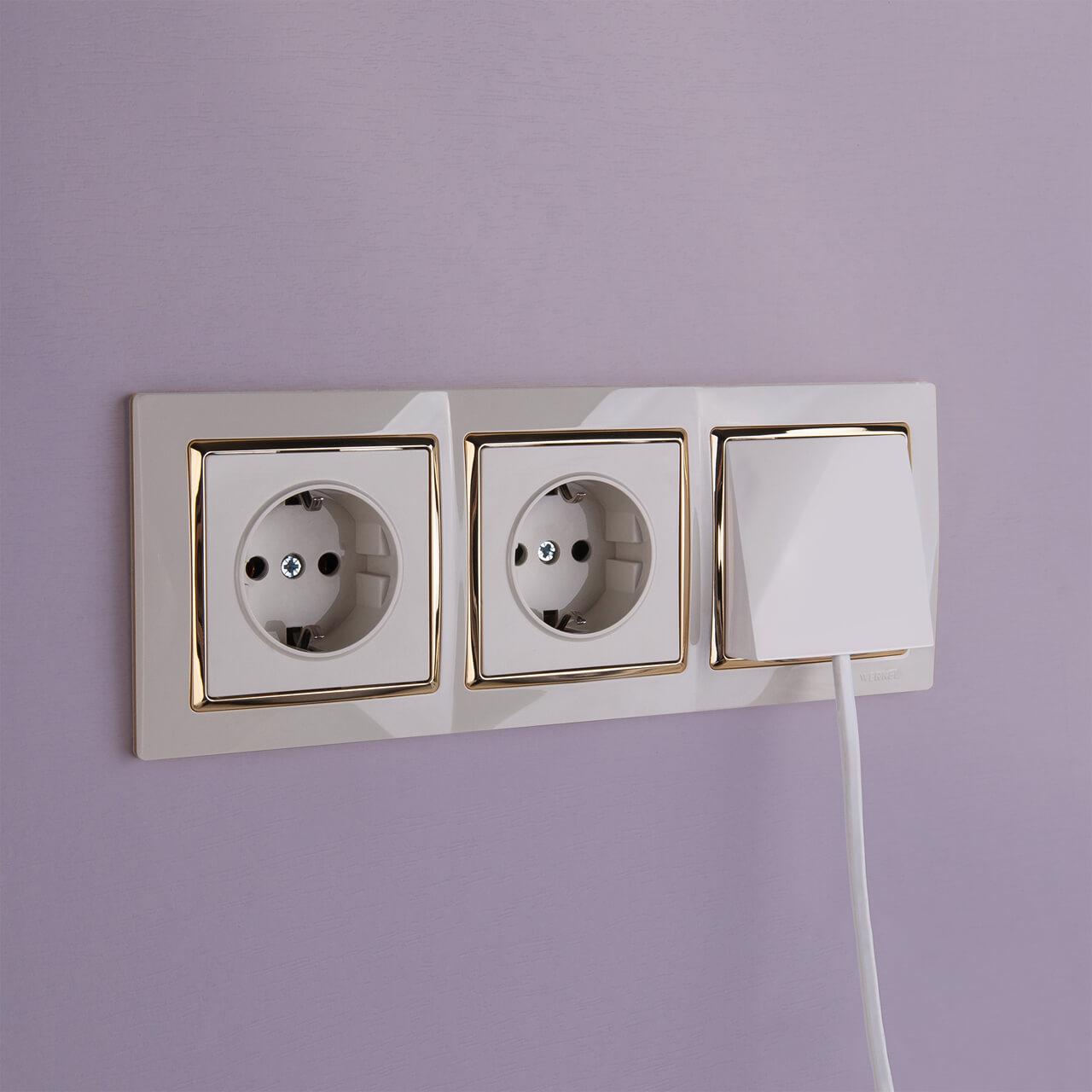 Рамка на 3 поста Werkel Snabb слоновая кость/золото W0031932 4690389160851