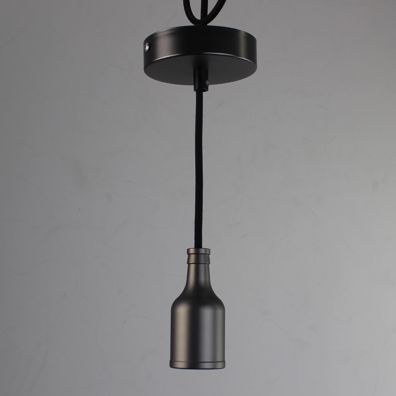 Ретро патрон с подвесом E27 Черный Sun Lumen 056-632