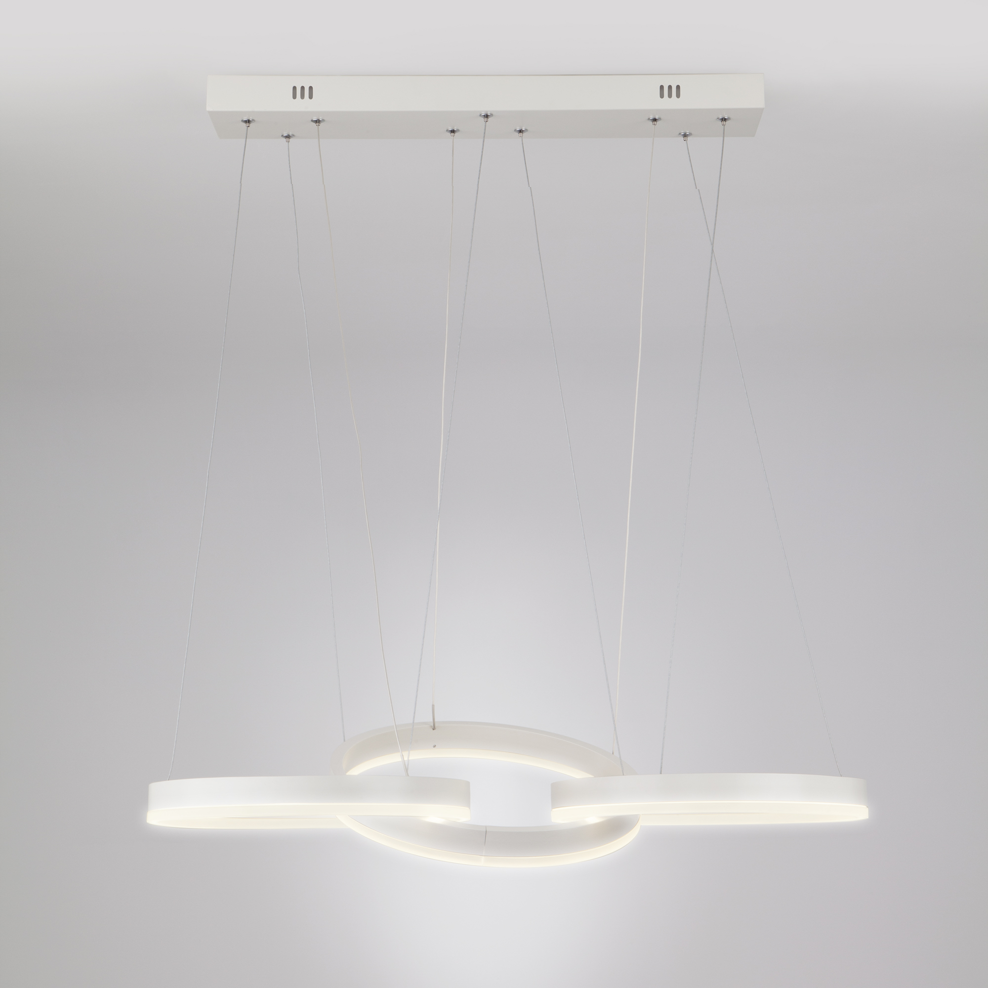 Подвесная люстра Eurosvet Integro 90070/3 белый