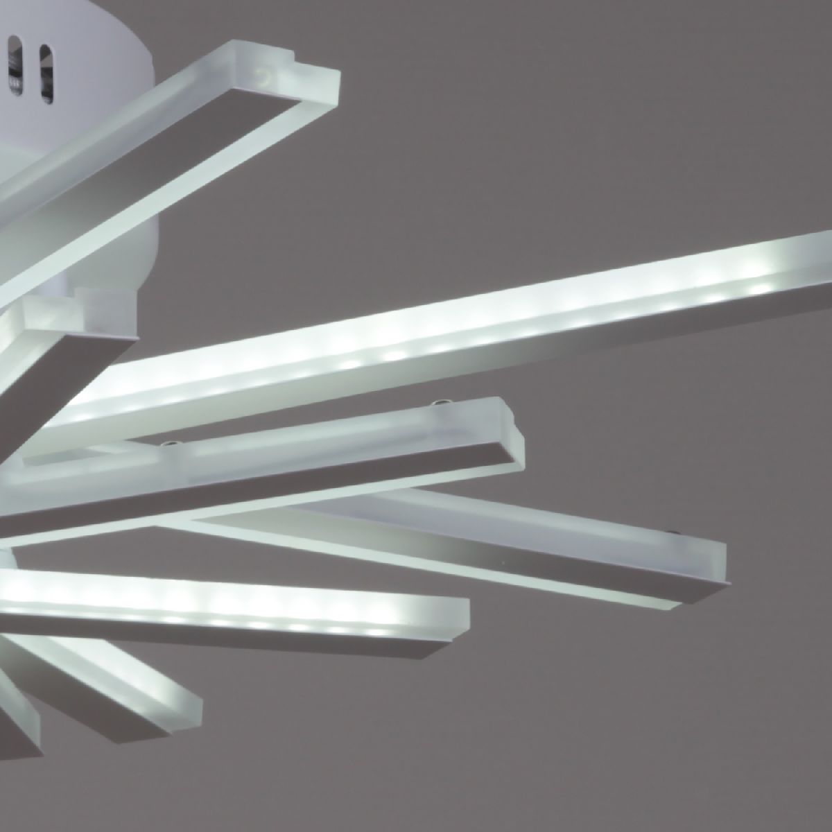 Потолочная люстра Reluce 09824-3.3-4+4 WH