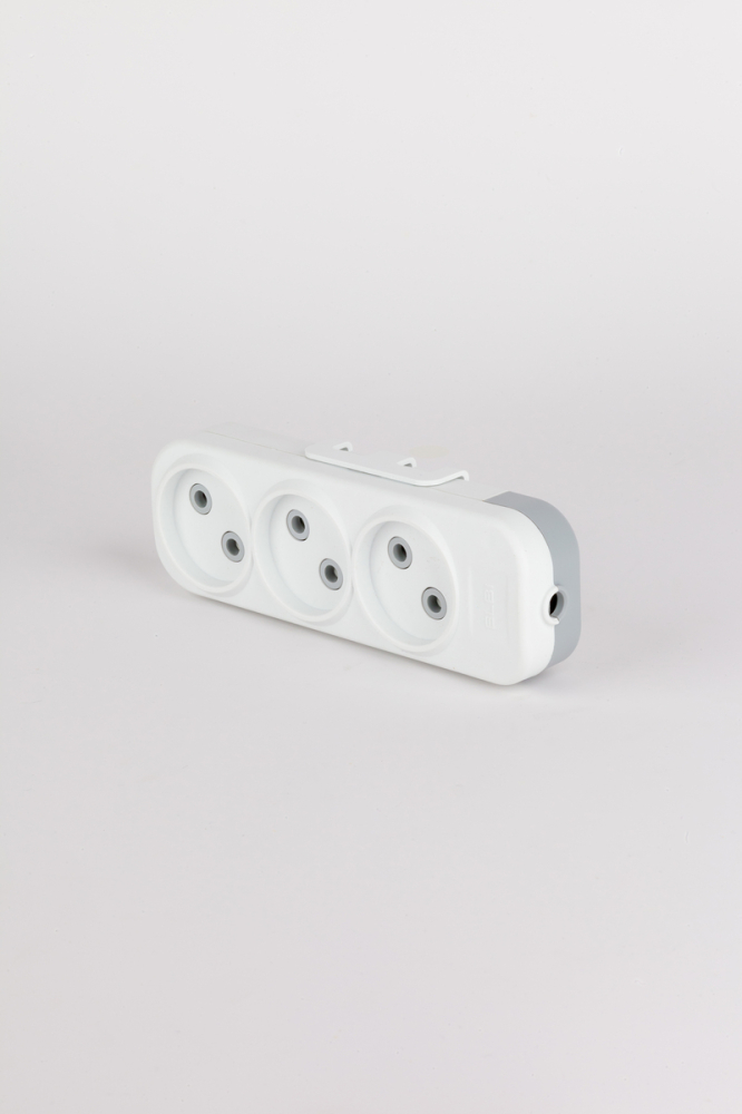 Колодка 3вх с защитными шторками ELBI Myra 527-010200-300