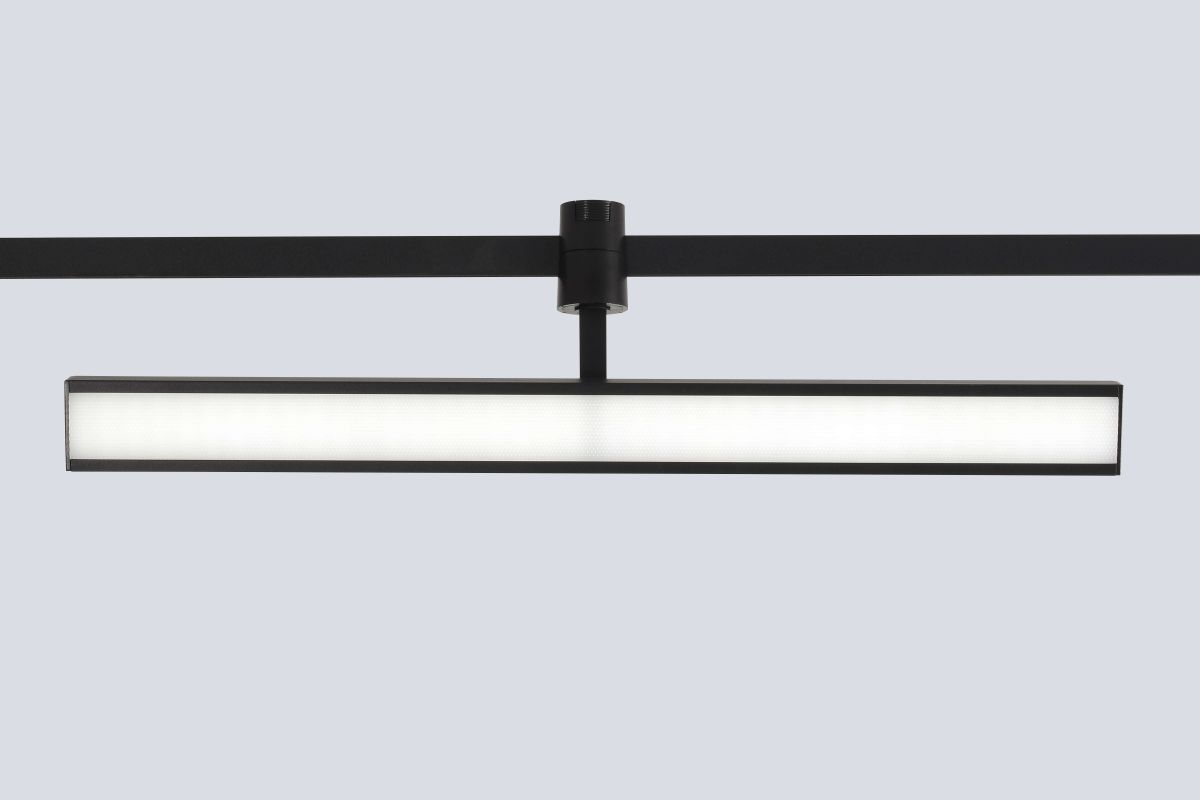 Трековый светильник для гибкой магнитной системы Crystal Lux Trace 48V CLT 0.37 001 18W BL SMART