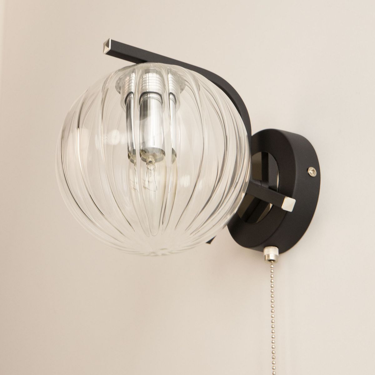 Бра с выключателем на корпусе Citilux Бра с выключателем на корпусебус CL113311