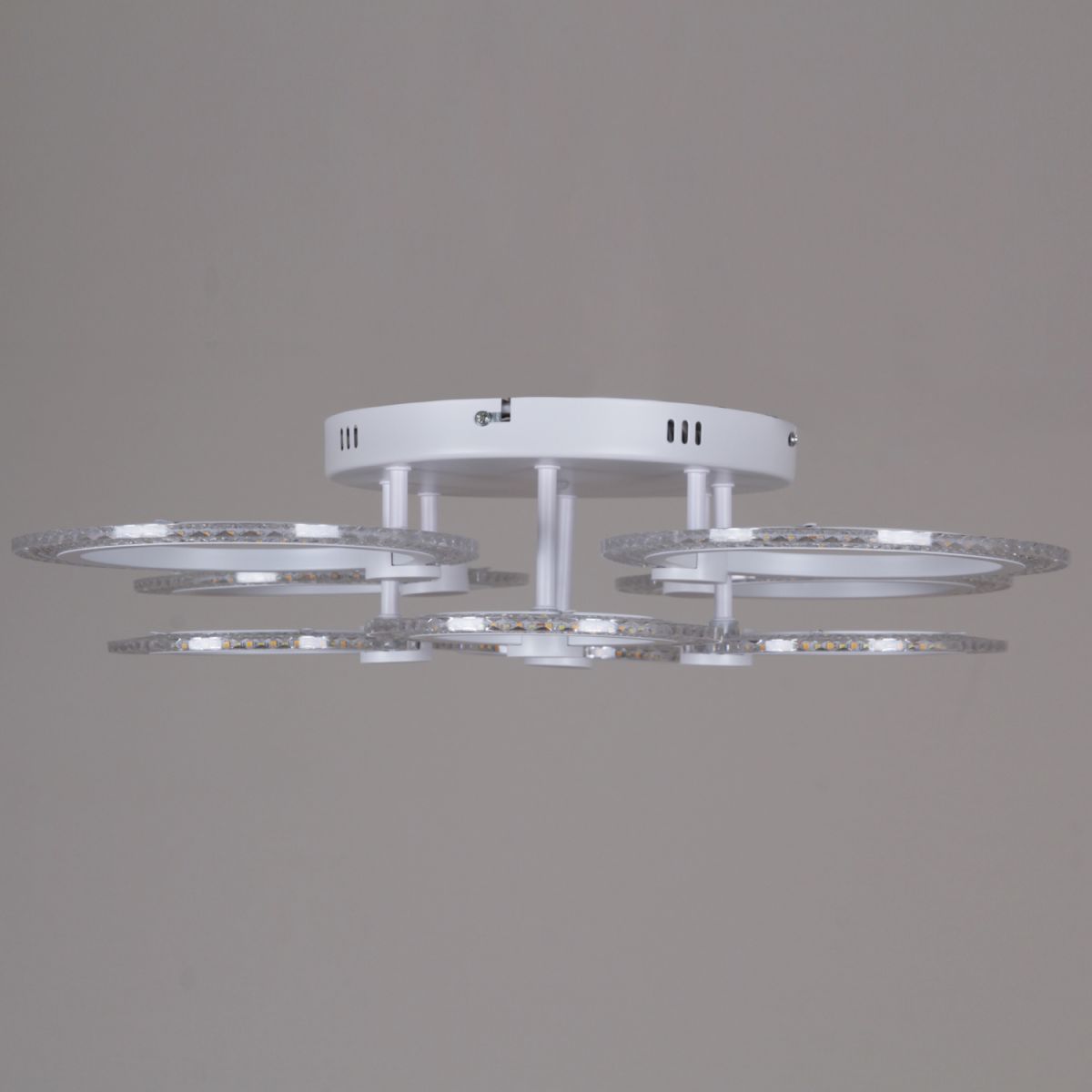 Потолочная люстра Reluce 68090-0.3-4+4 WH