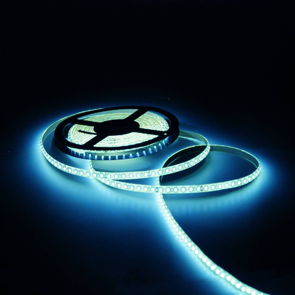 Светодиодная влагозащищенная лента Gauss 9,6W/m 120LED/m 2835SMD холодный белый 5M 356000310