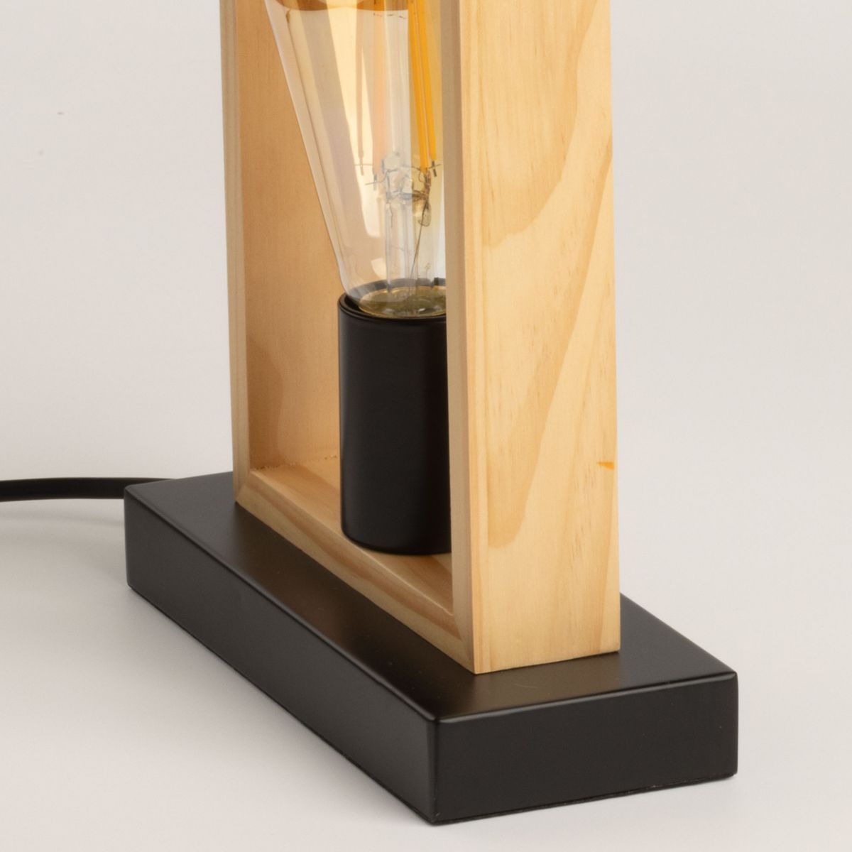 Настольная лампа De Markt Акцент 680033901