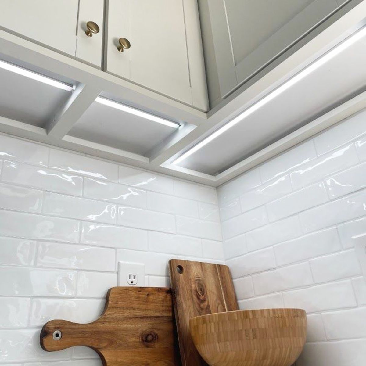 Линейный светильник Reluce 54003-9.5-001QL 4000K LED18W WT