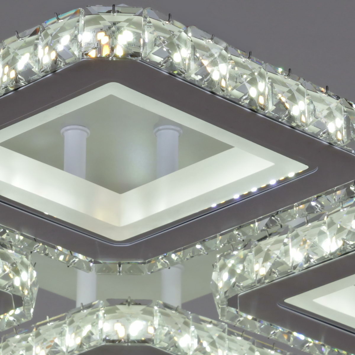 Потолочная люстра Reluce 03902-0.3-04A WH+CR