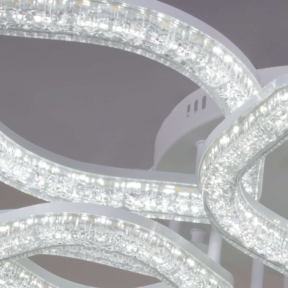 Потолочная люстра Reluce 69290-0.3-5+5 WH