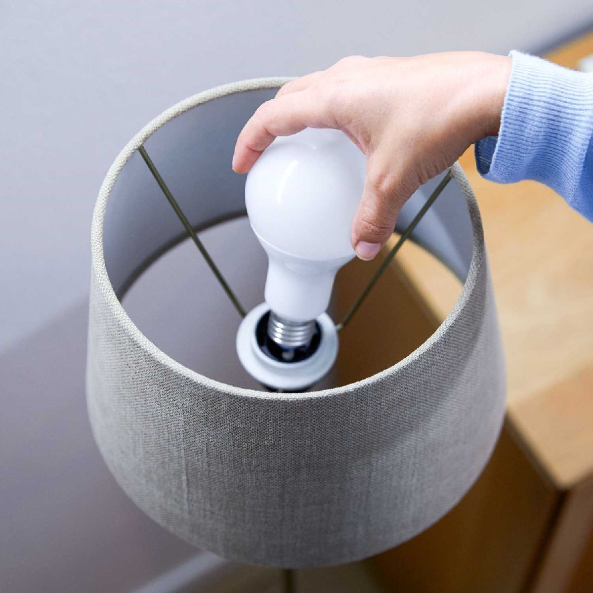 Умная светодиодная лампа Wiz Wi-Fi BLE75WG95E27922-65RGB1PF/6 E27 7W 2200/6500K 929002383902