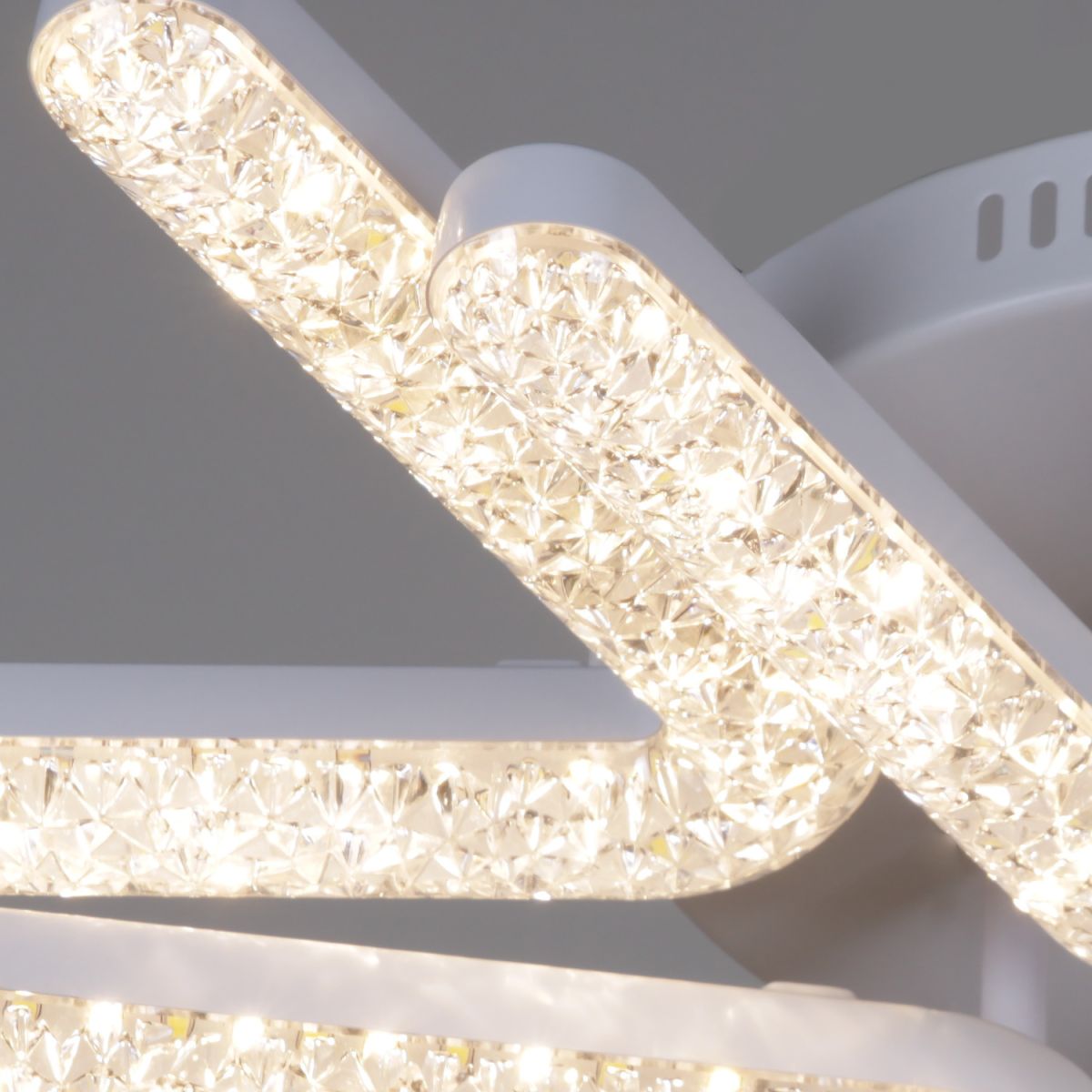 Потолочная люстра Reluce 72190-0.3-06 WH