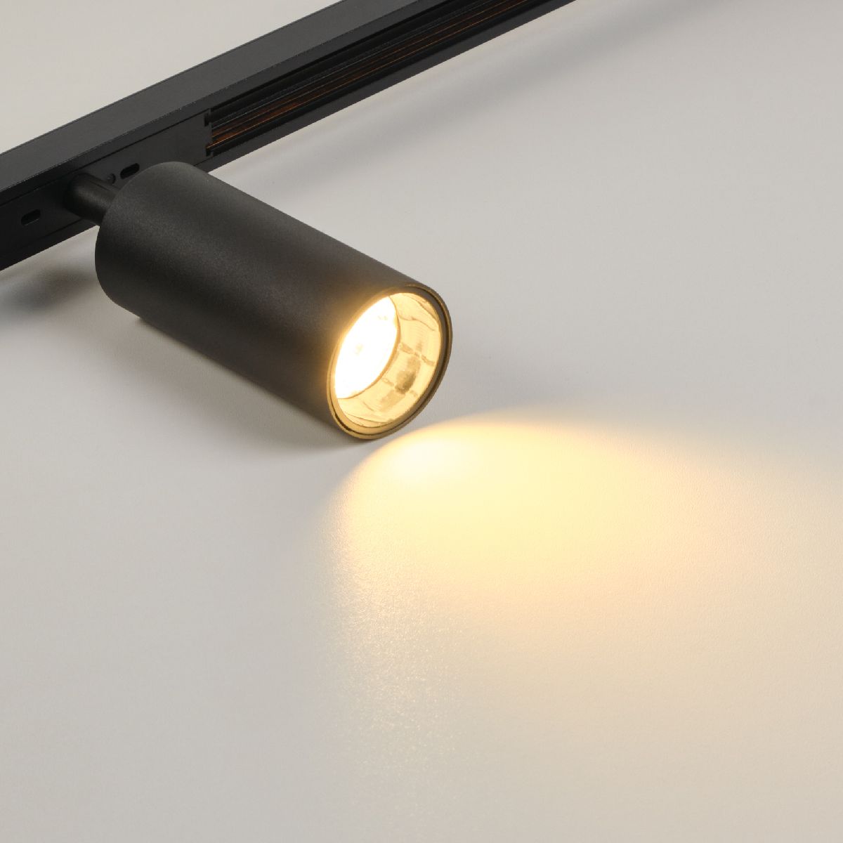 Трековый магнитный светильник Voltalighting Light AIJL-CX-E0201/7W/3K/60/B