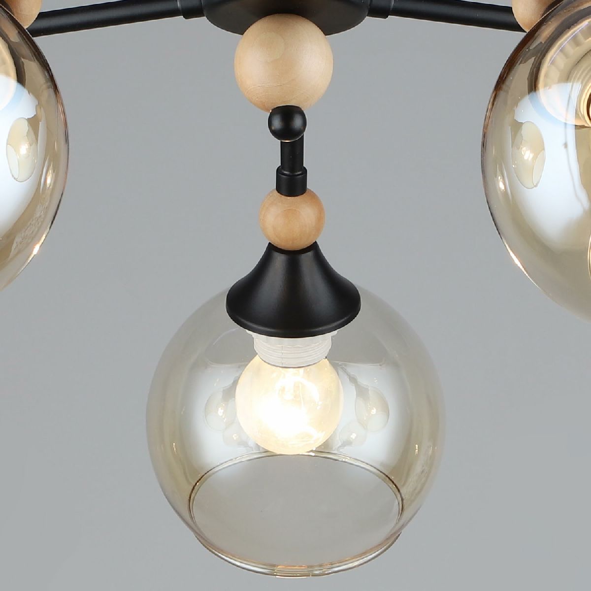 Потолочная люстра Reluce 05062-0.3-05 BK+WOOD