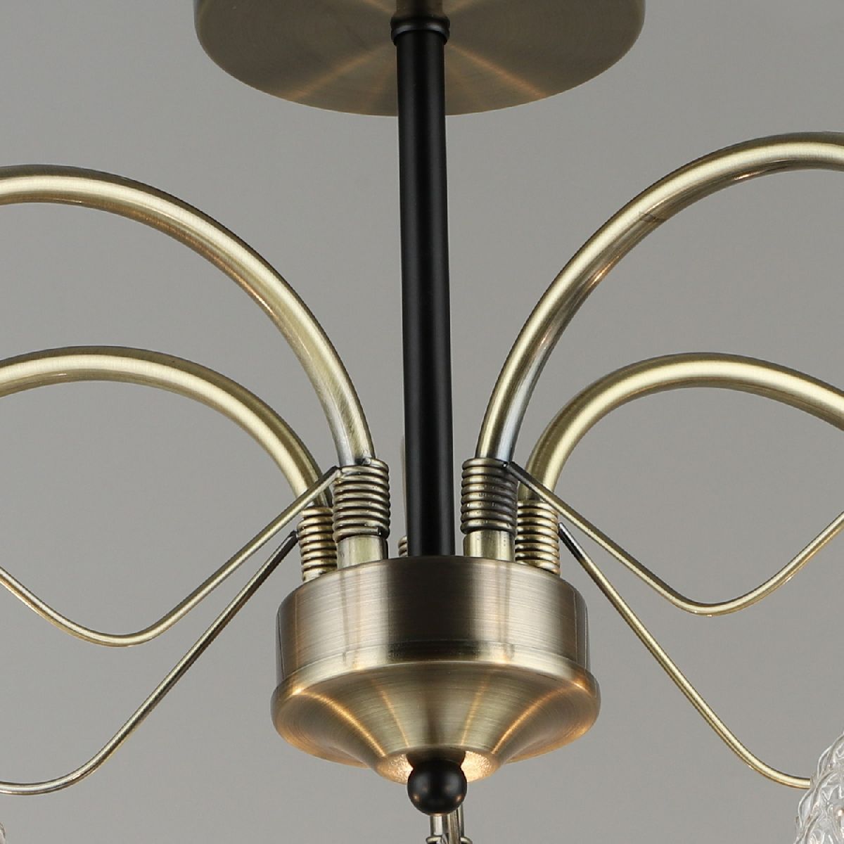 Люстра на штанге Reluce 02026-0.3-05 AB+BK