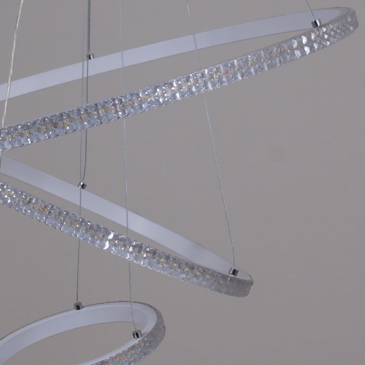 Подвесная люстра Reluce 06315-3.9-03 WH