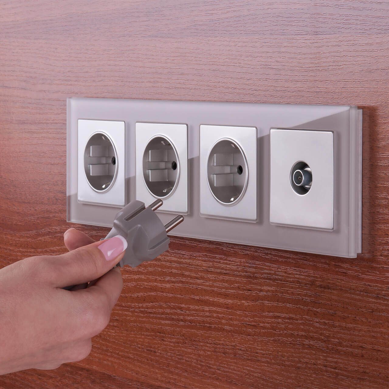 Розетка с заземлением, безвинтовой зажим Werkel серебряный W1171306 4690389156441 в Москве