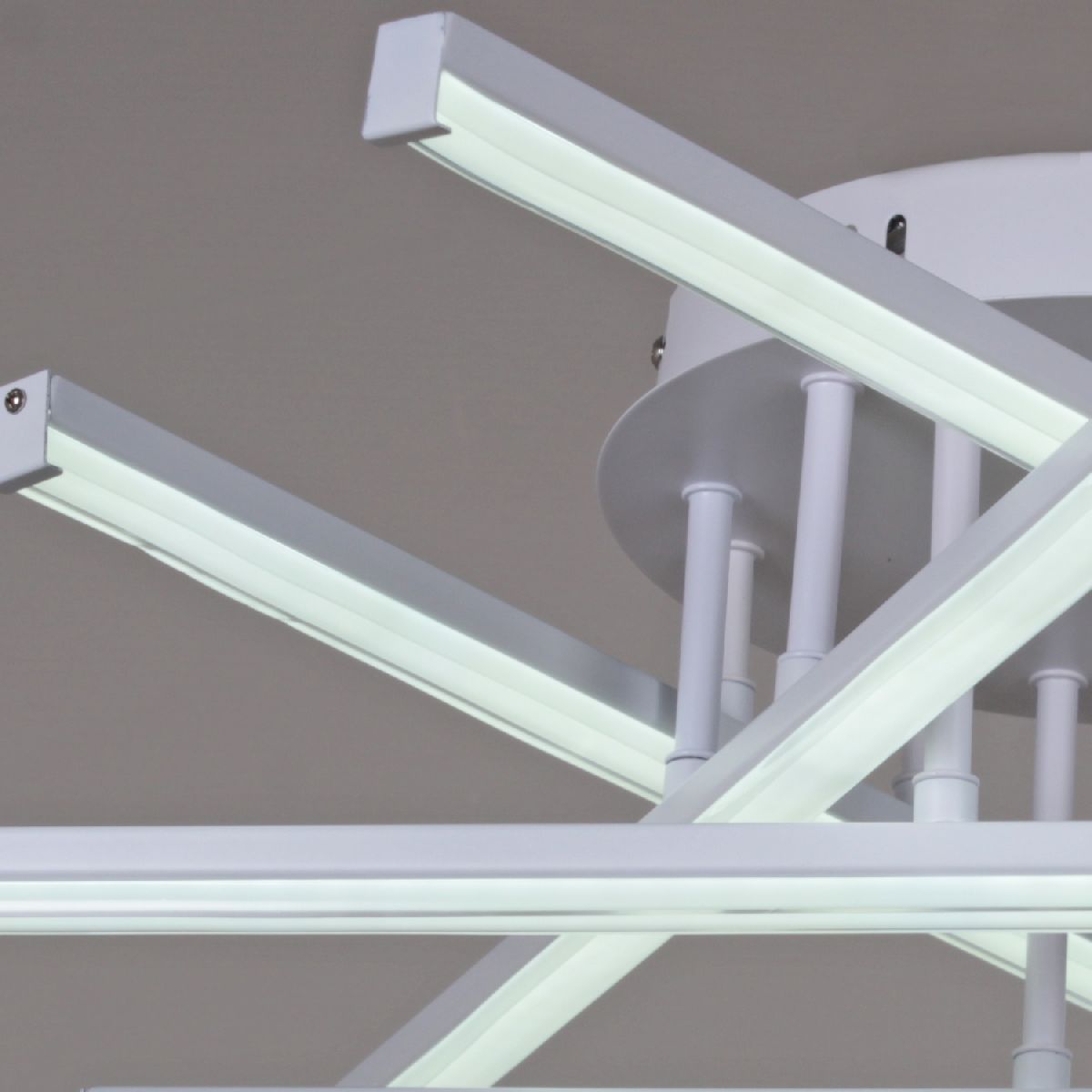 Потолочная люстра Reluce 01321-0.3-06 WT