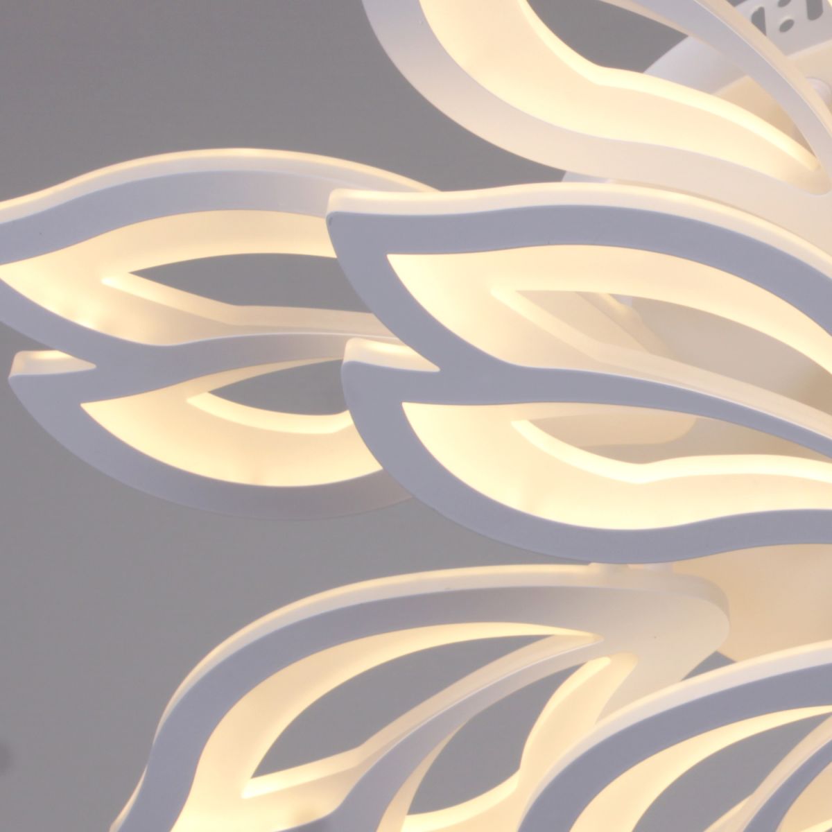 Потолочная люстра флористика Reluce 10150-0.3-8+4 WH