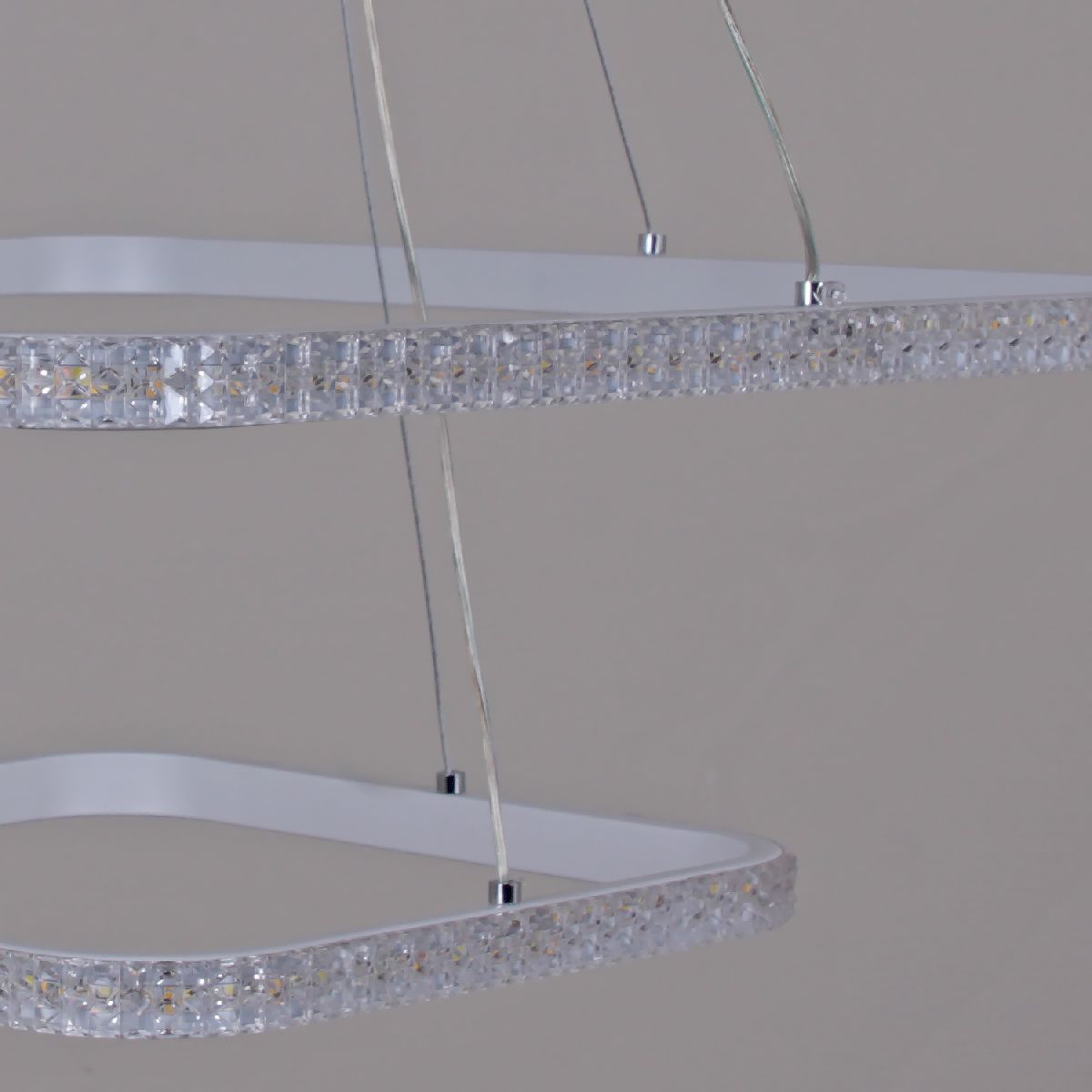 Подвесная люстра с дистанционным управлением Reluce 06316-3.9-02 WH