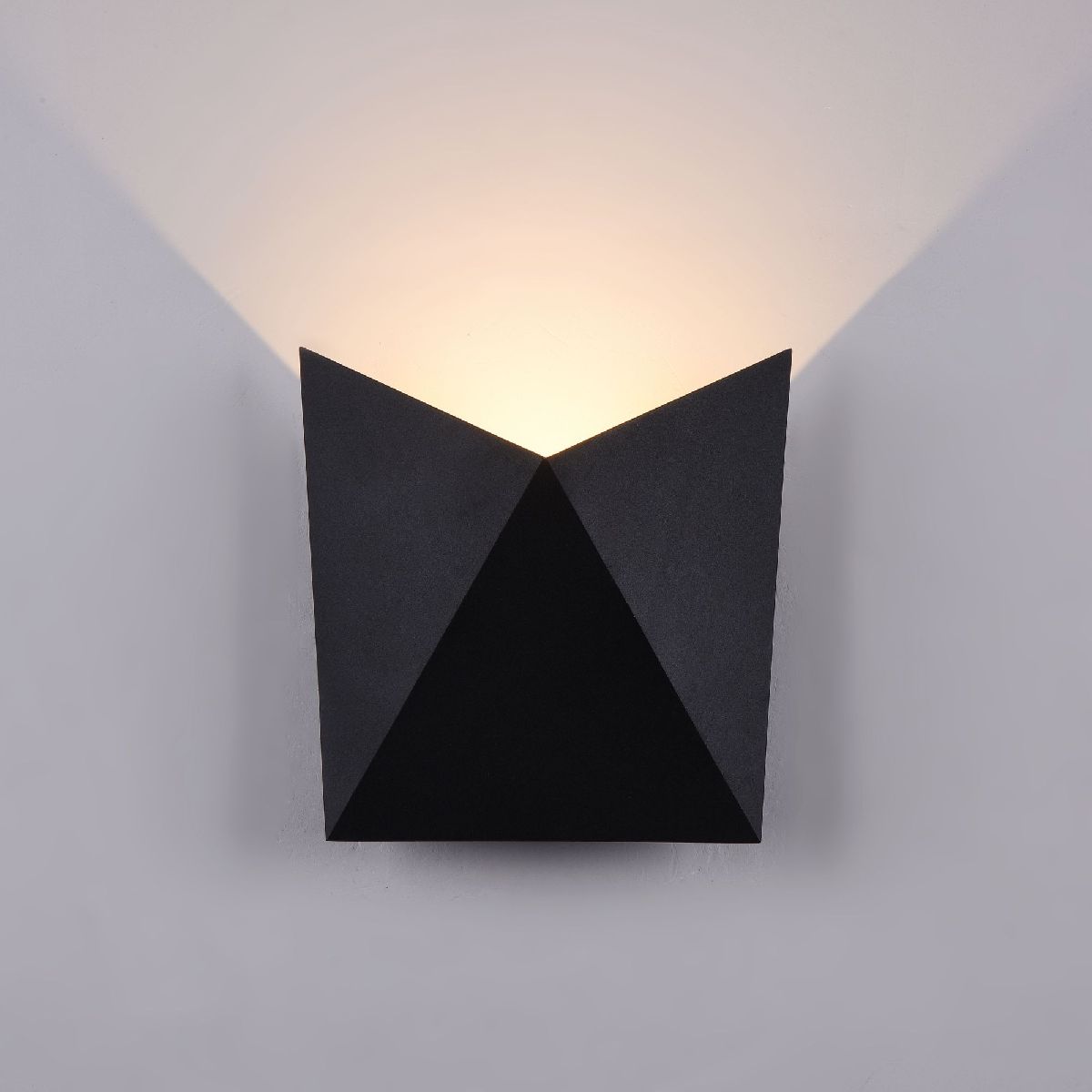 Уличный настенный светодиодный светильник Maytoni Beekman O802WL-L7B