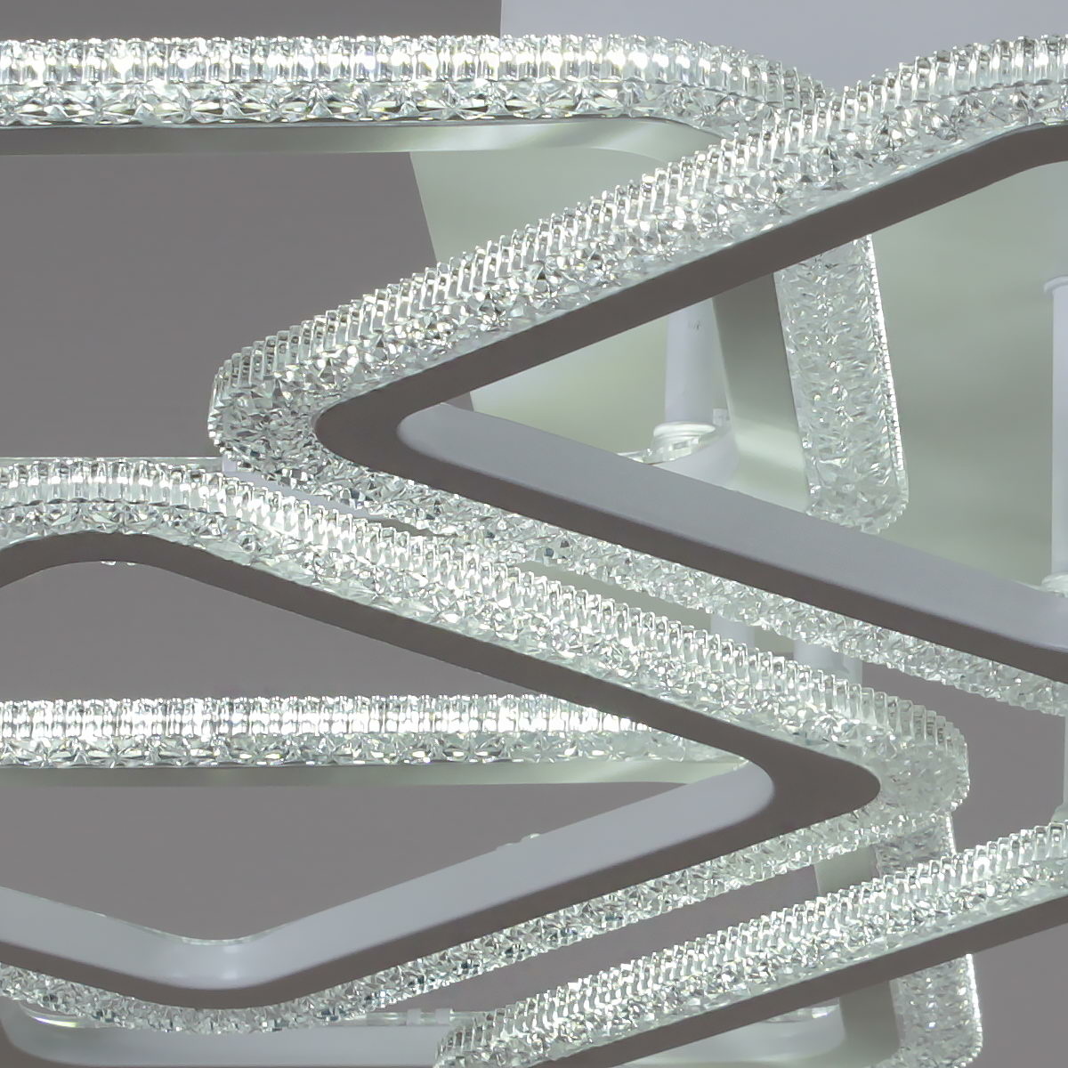 Потолочная люстра Reluce 08428-0.3-4+4C WH