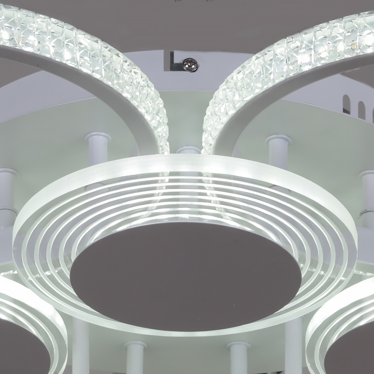 Потолочная люстра Reluce 05883-0.3-04B WH