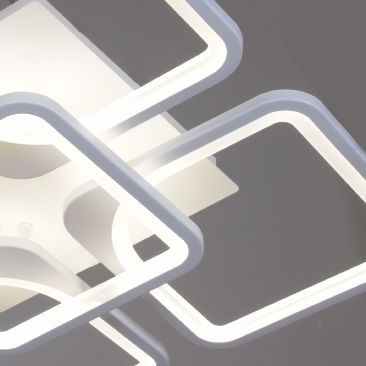 Потолочная люстра Reluce 11005-0.3-4+1 WH