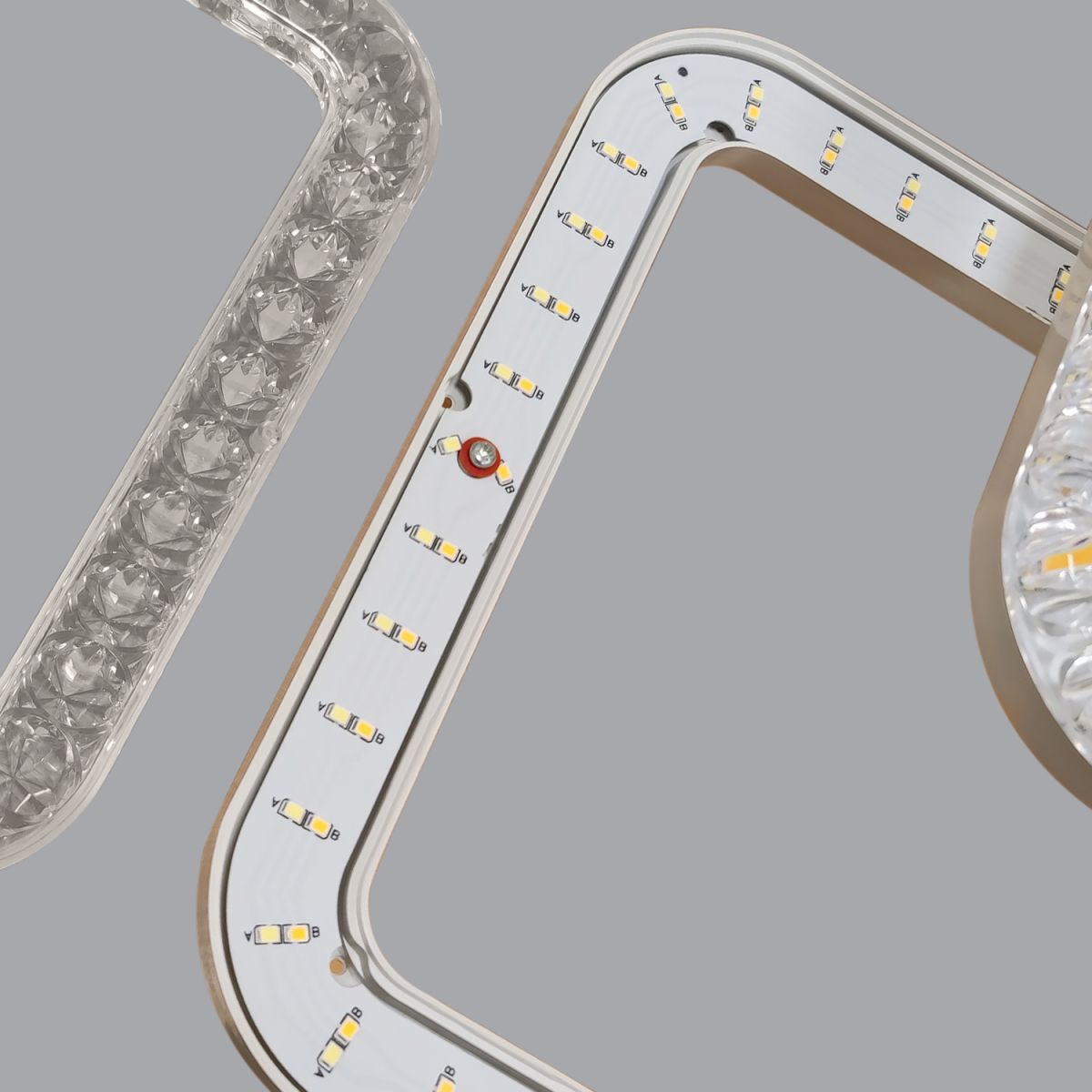 Потолочная люстра Reluce 09848-0.3-04D WH