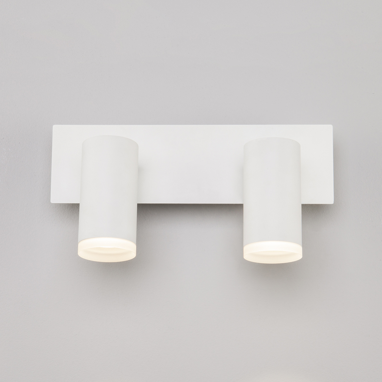 Спот Eurosvet Holly 20067/2 LED белый