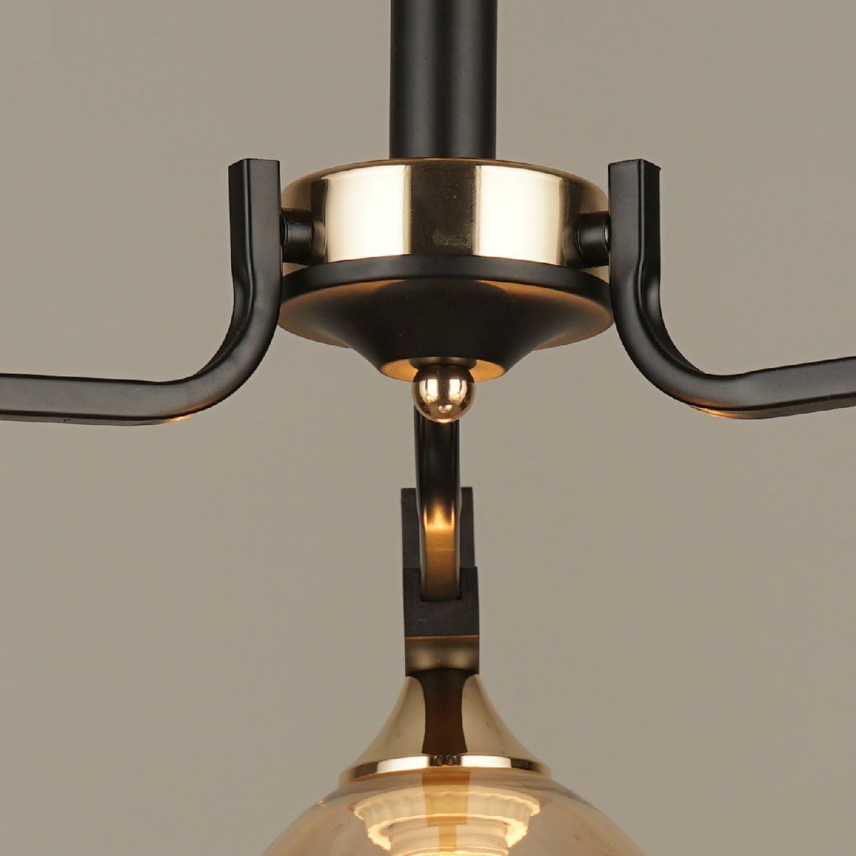 Люстра на штанге Reluce 03634-0.3-03