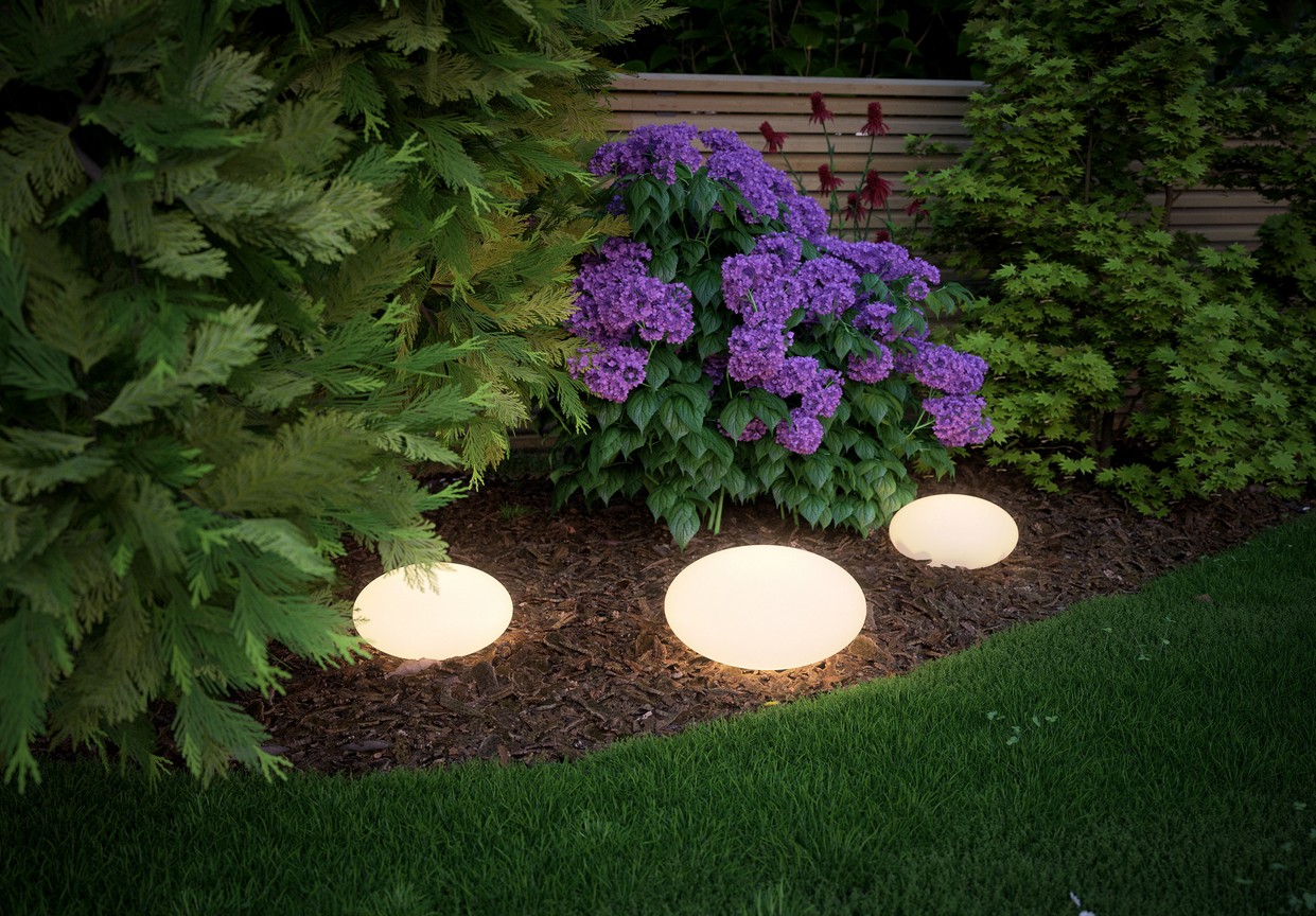 Как выбрать освещение для сада: светильники для уличных условий