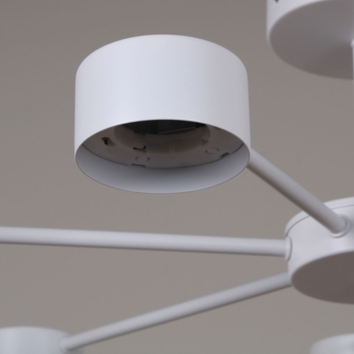 Люстра на штанге Reluce 03735-0.3-07 WT GX53