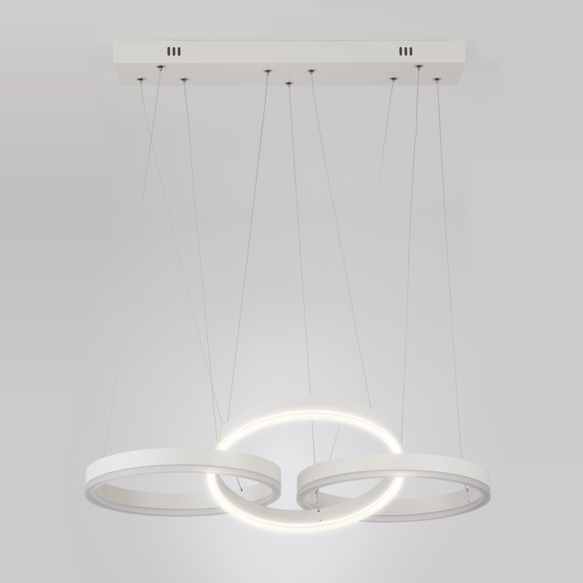 Подвесная люстра Eurosvet Integro 90070/3 белый