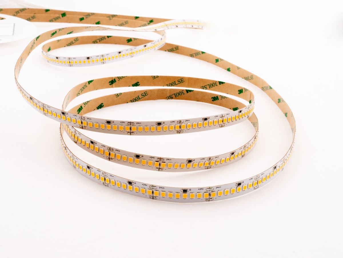 Светодиодная лента LEDS POWER 2835 240/м (22Вт/м) 24В теплая LUX160 006239