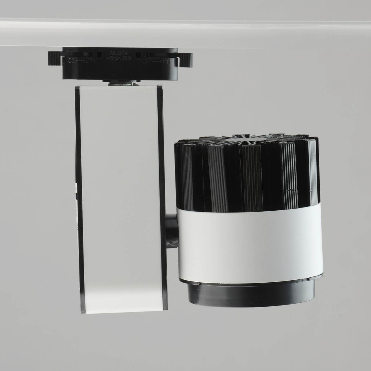 Трековый светодиодный светильник De Markt Трек-система 550010801