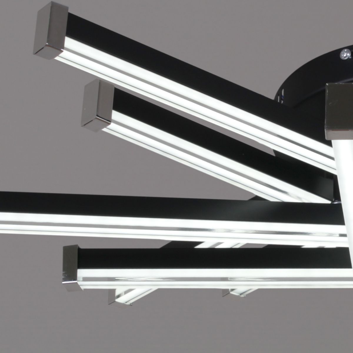 Потолочная люстра Reluce 63090-0.3-08 BK