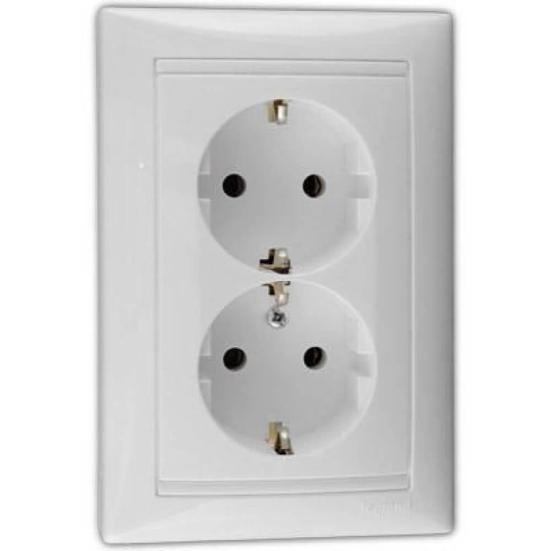 Розетка 2x2К+З Legrand Valena 16A 250V с/з винтовой зажим белая 774400
