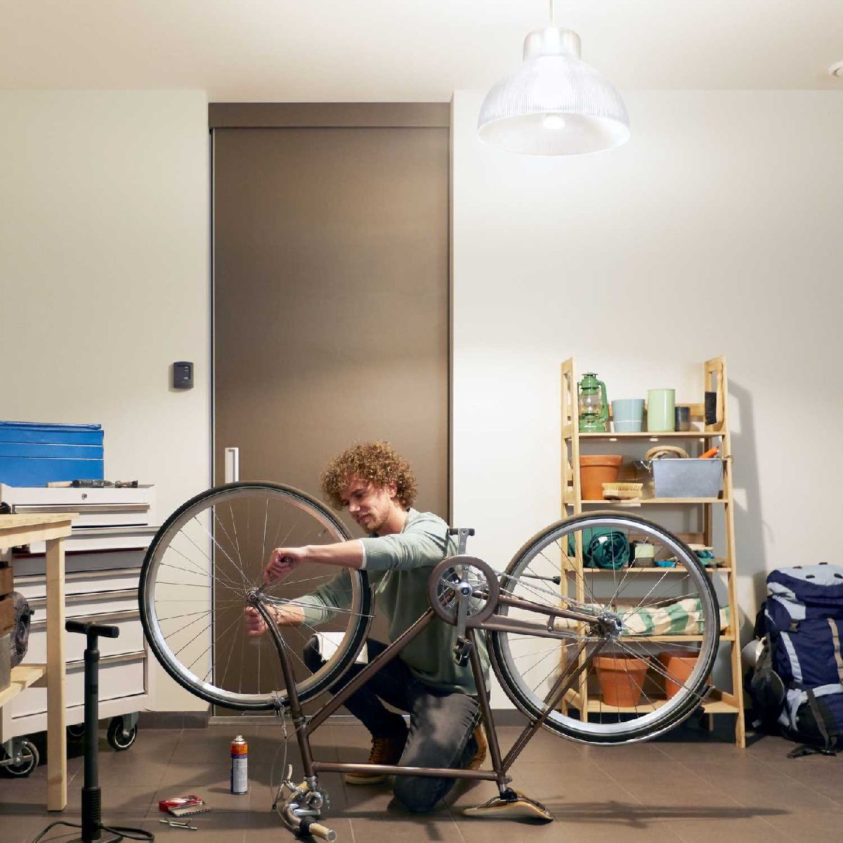 Умная светодиодная лампа Philips Hue White E27 15,5W 2700K 929002334903