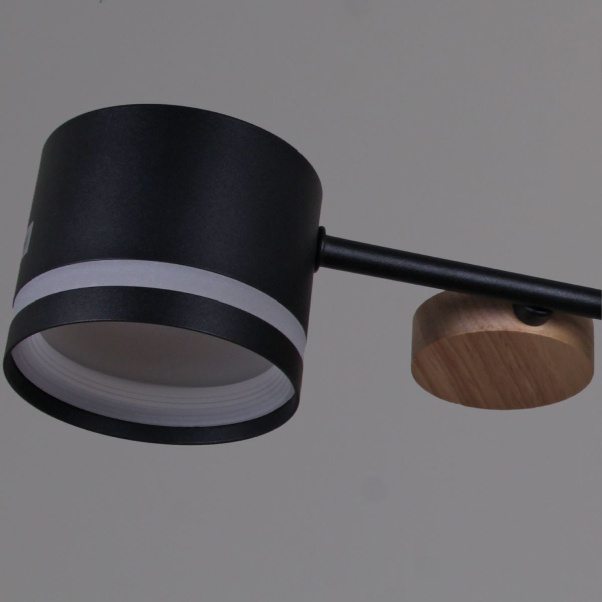 Люстра на штанге Reluce 68730-0.3-08 GX53 BK+WOOD