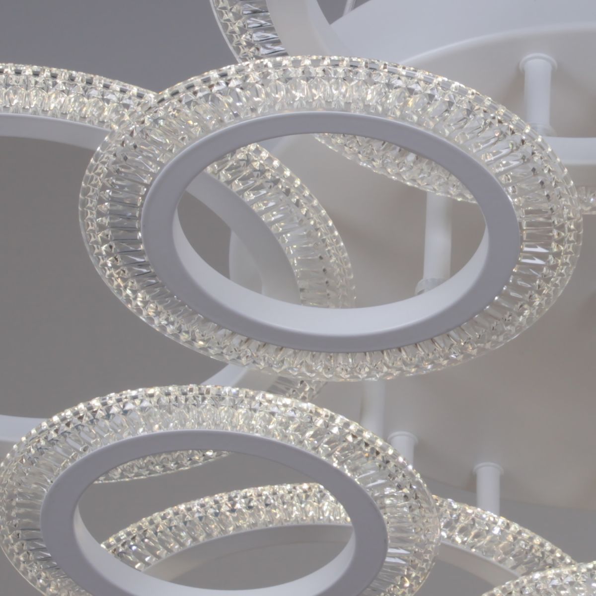 Потолочная люстра Reluce 09837-0.3-5+5A WH