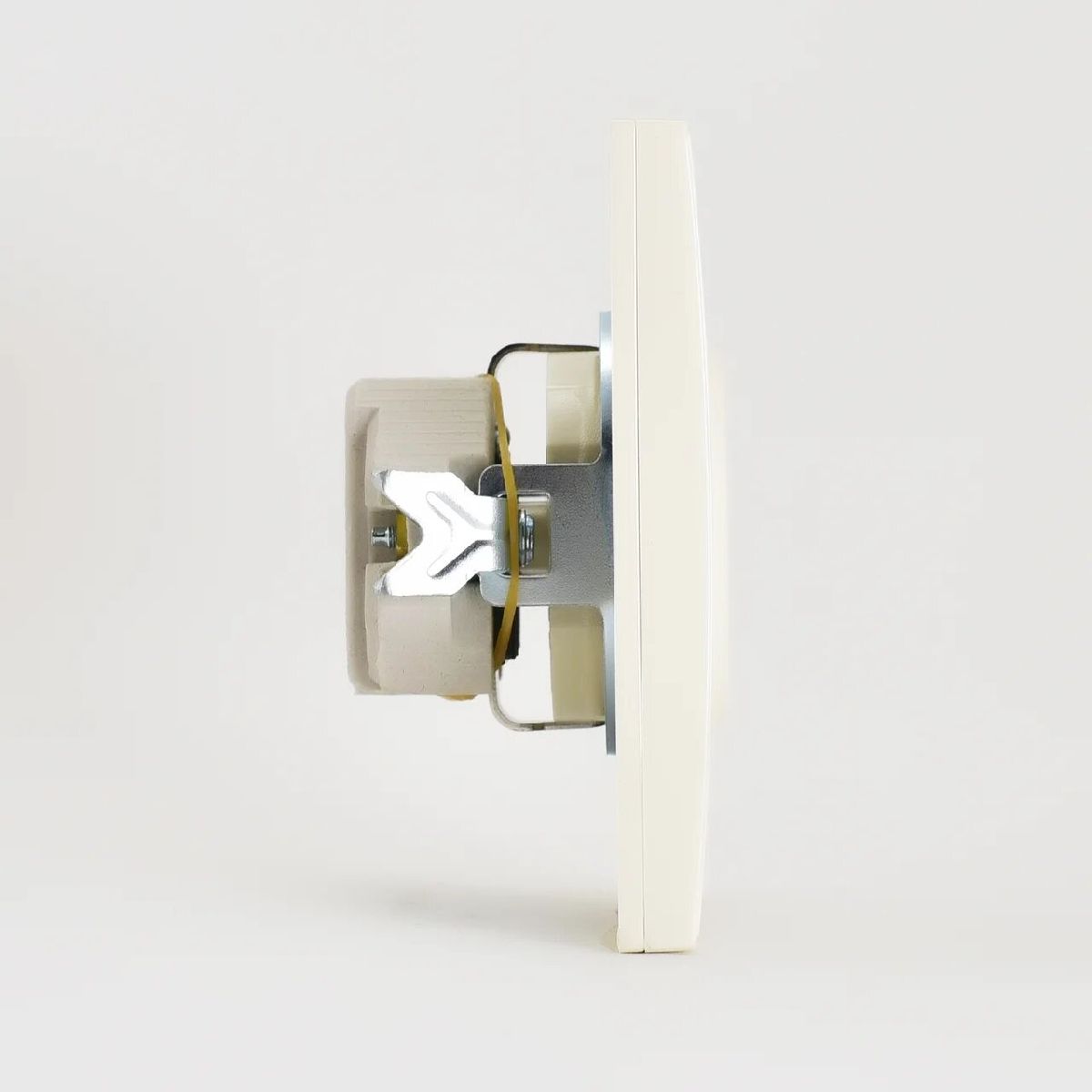 Розетка с/з Lezard Rain 703-0303-122