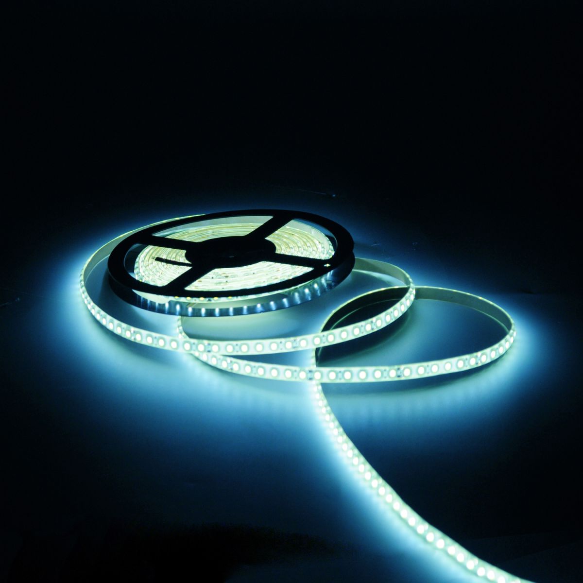 Светодиодная лента Gauss LED 2835/120-SMD 6.5W 24V DC 600lm/m 5000K IP65 (блистер 5м)311000265