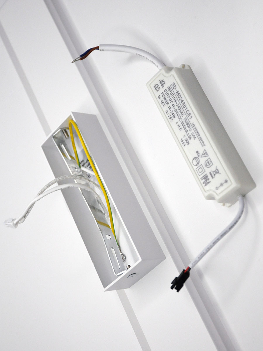 Настенный светильник Elvan GW-8083L-24W-WW-Wh