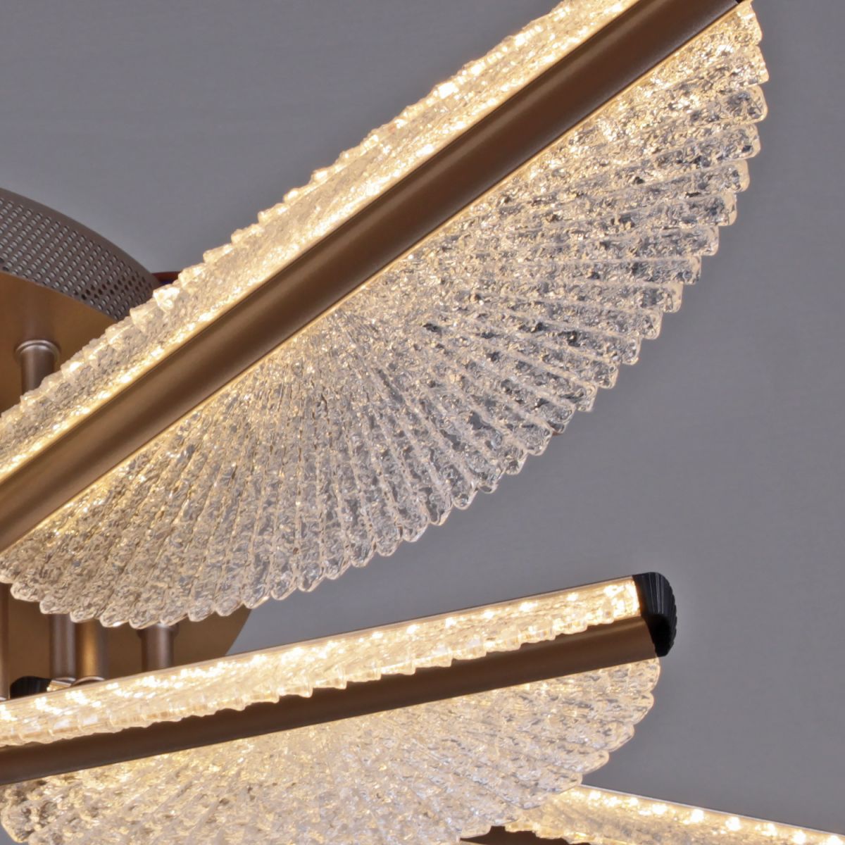 Потолочная люстра Reluce 00490-0.3-5+5 champagne silver