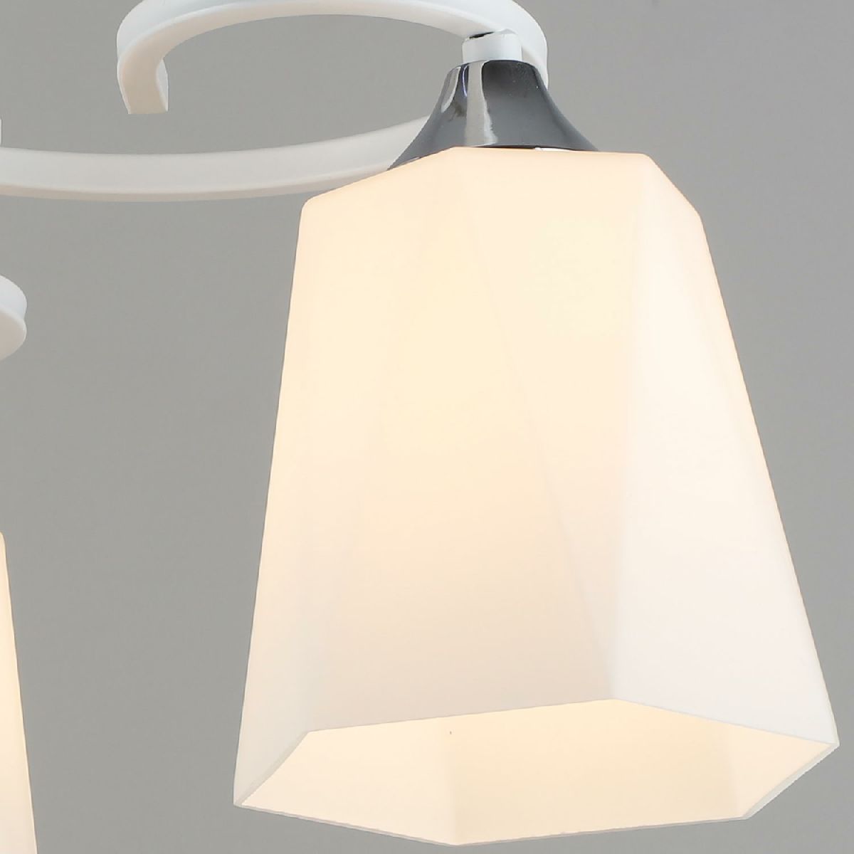 Потолочная люстра Reluce 04987-0.3-03 WT+CH