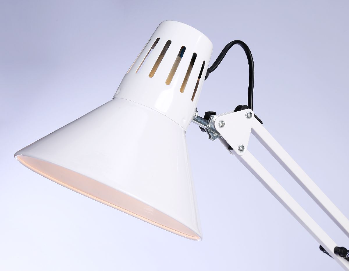 Настольная лампа Ambrella Light Desk DE7719