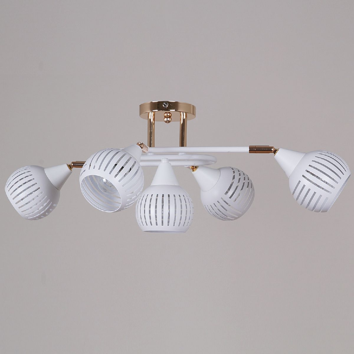 Потолочная люстра Reluce 70059-3.3-05 FG+WH