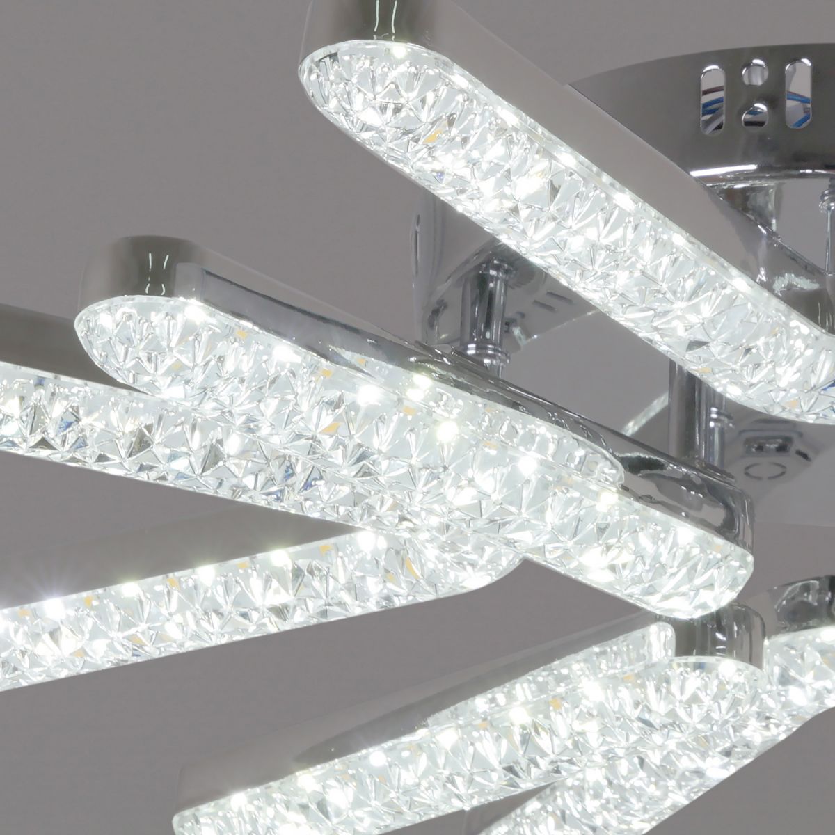 Потолочная люстра Reluce 13190-0.3-4+4 CR